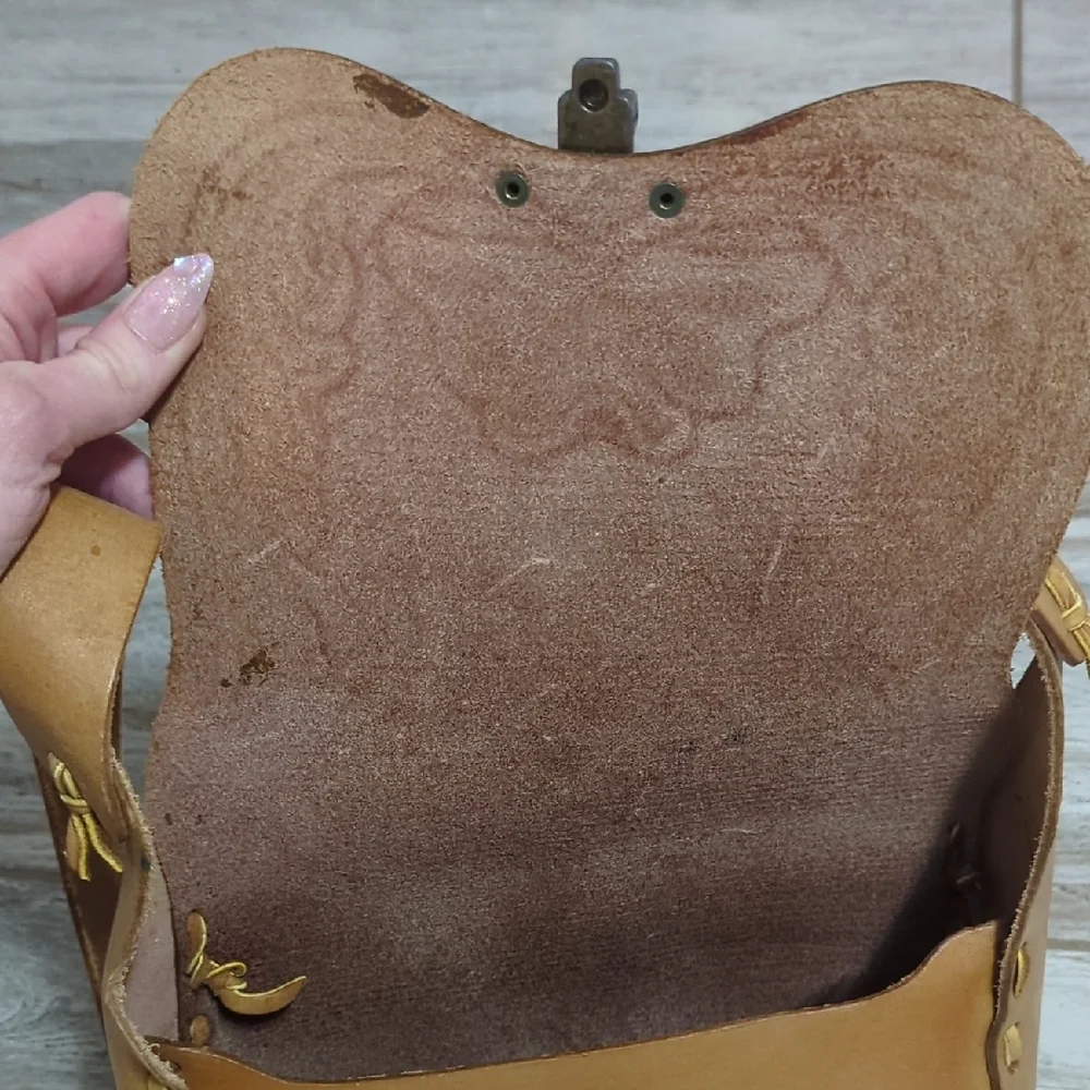 Vintage Handmade Leather Crossbody Bag - Picture 5 of 11